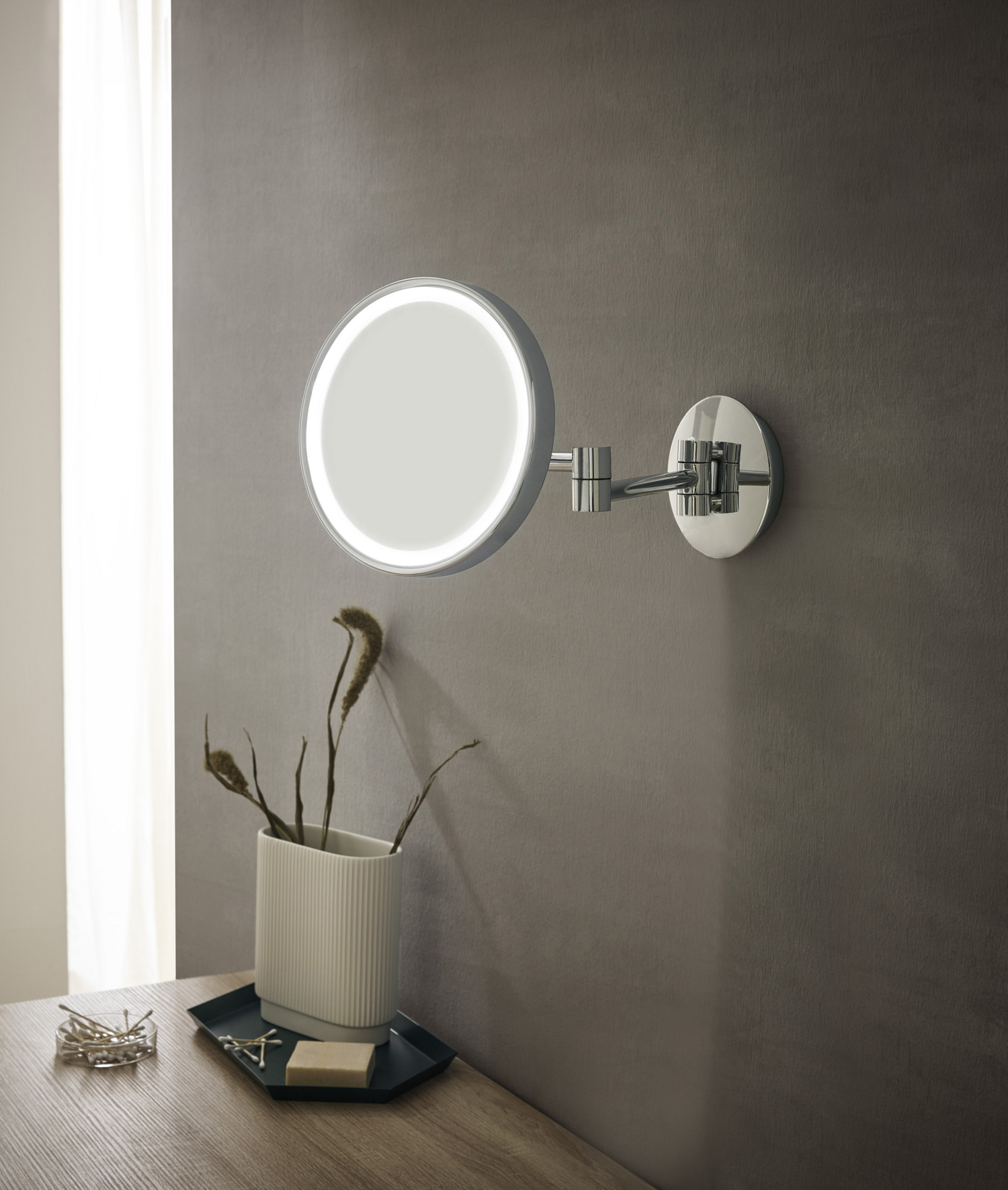 frasco-sential-led-wandspiegel-rund-203mm-2-armig-3-fach image 2