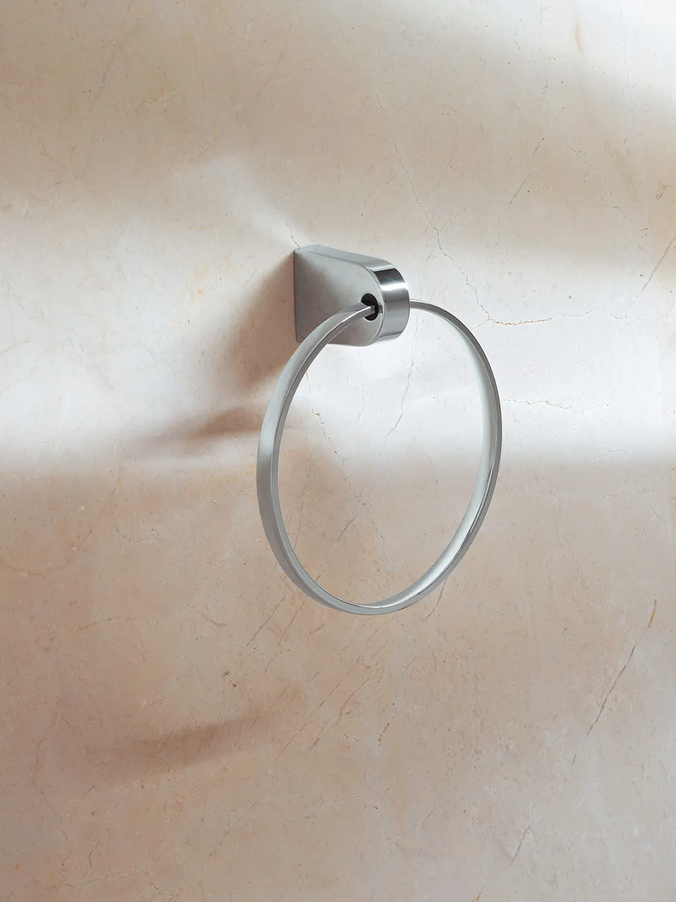keuco-elegance-handtuchring-chrom-wandmontage image 1
