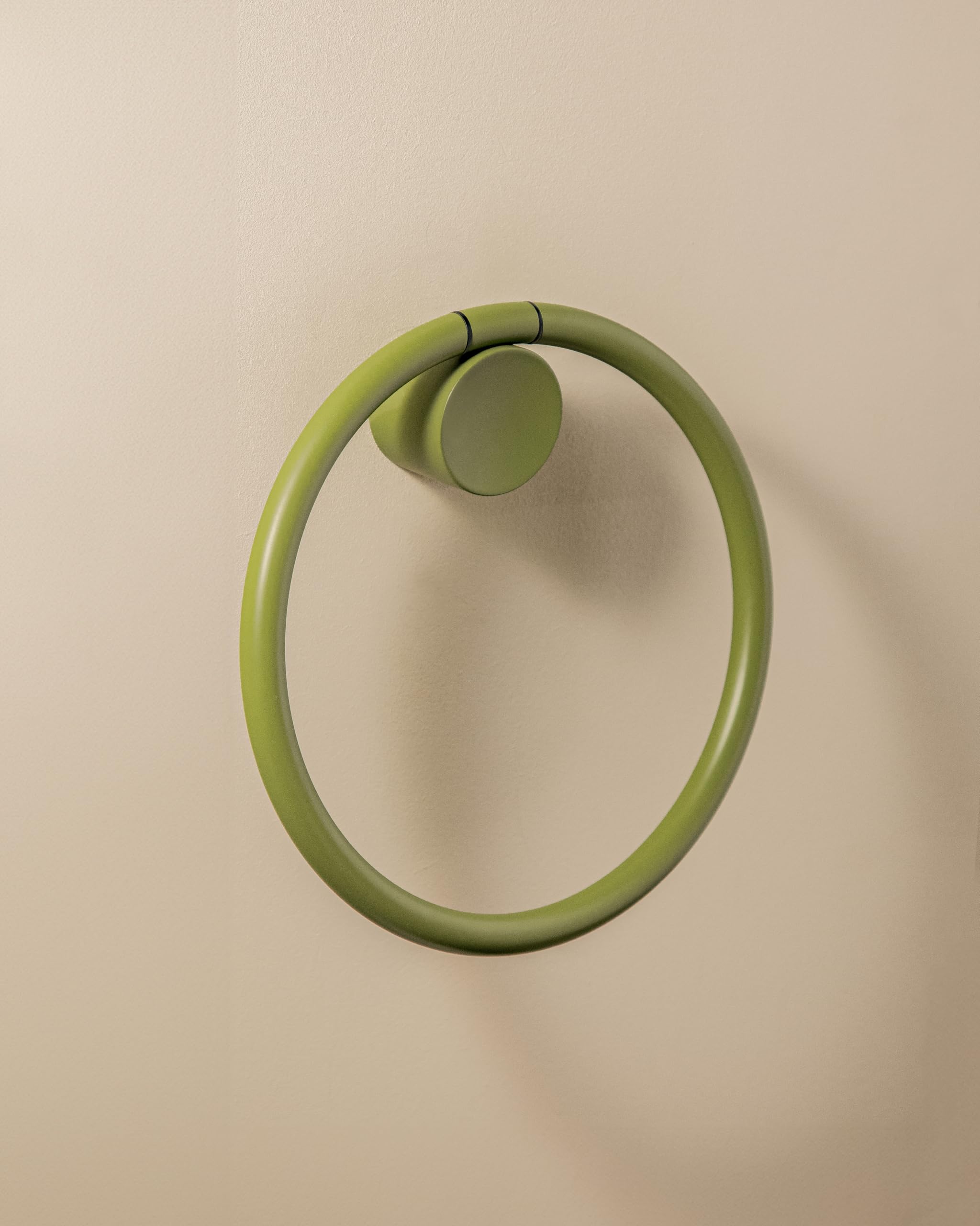 cosmic-geyser-handtuchring-olive-edelstahl-rund image 2