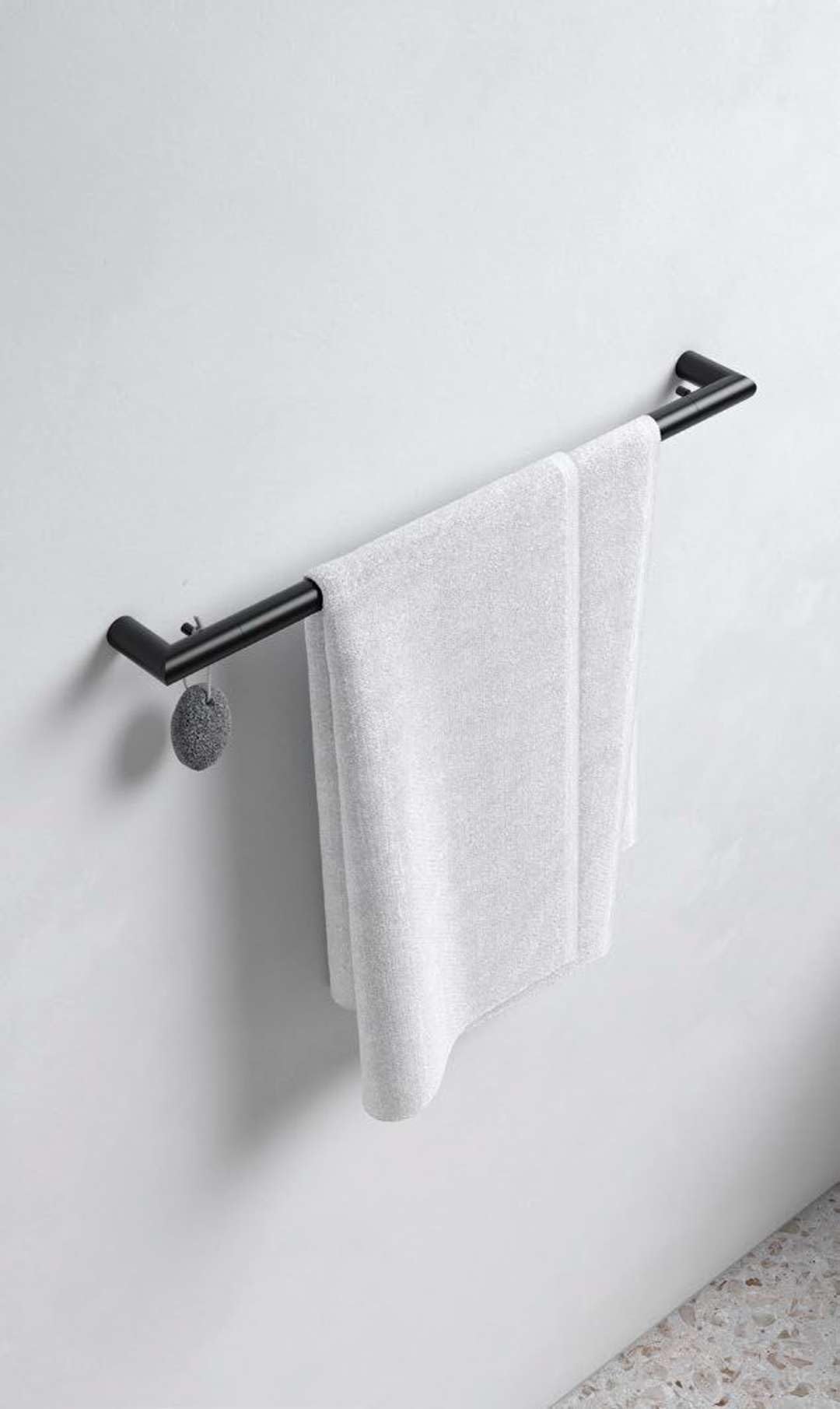 keuco-reva-badetuchhalter-60-cm-schwarz-matt-haken image 7