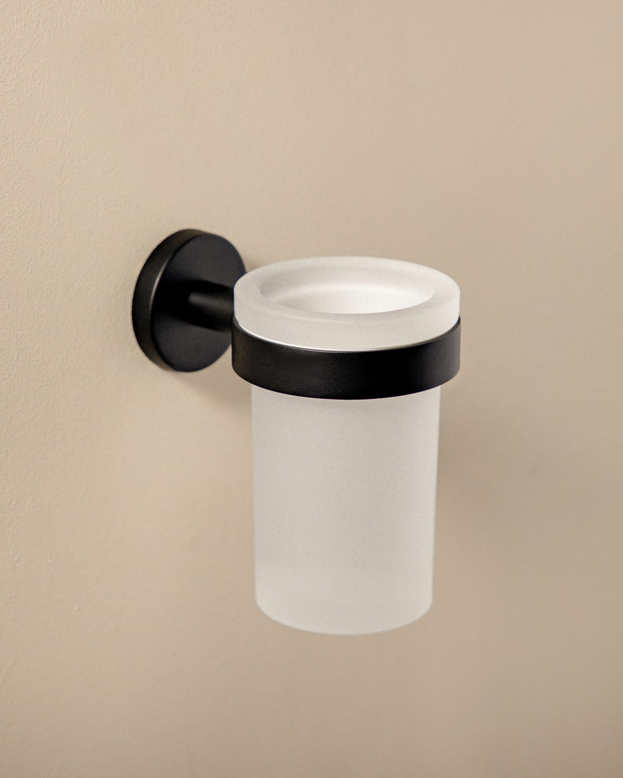 cosmic-start-zahnb-rstenhalter-glas-mattschwarz-wand image 2