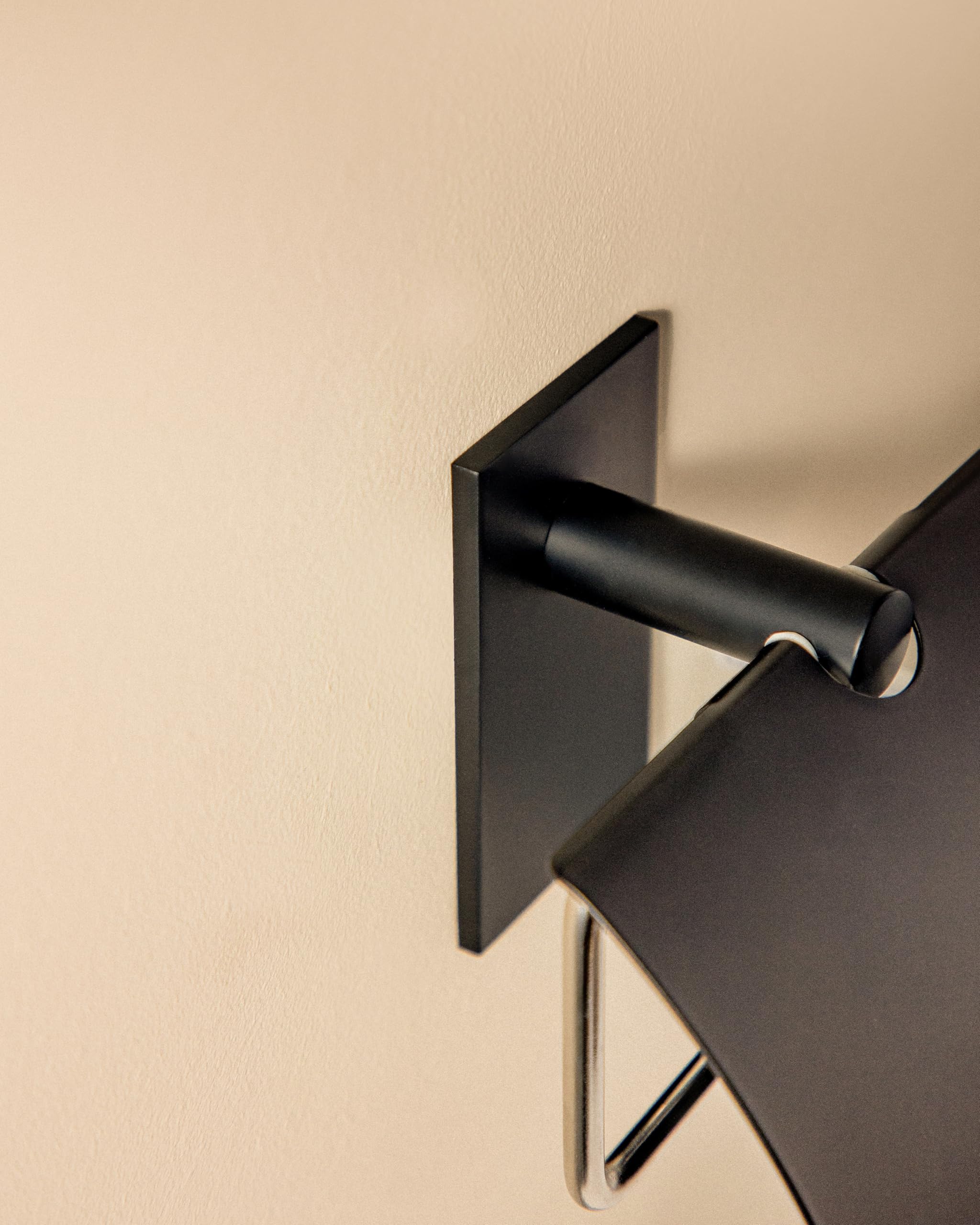bath-toilettenpapierhalter-mit-deckel-chrom-klebend image 3