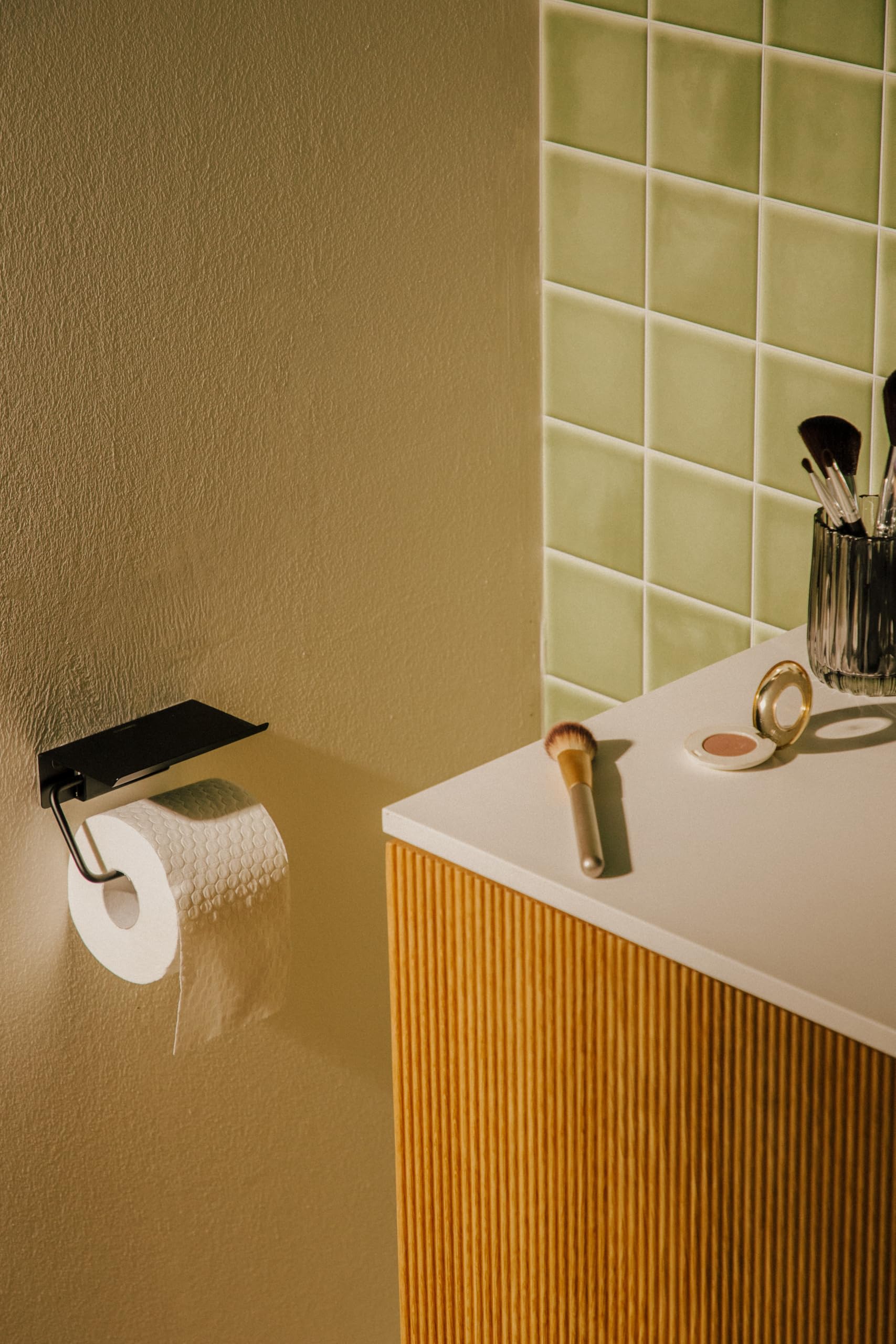 cosmic-next-toilettenpapierhalter-mattschwarz-m-deckel image 5