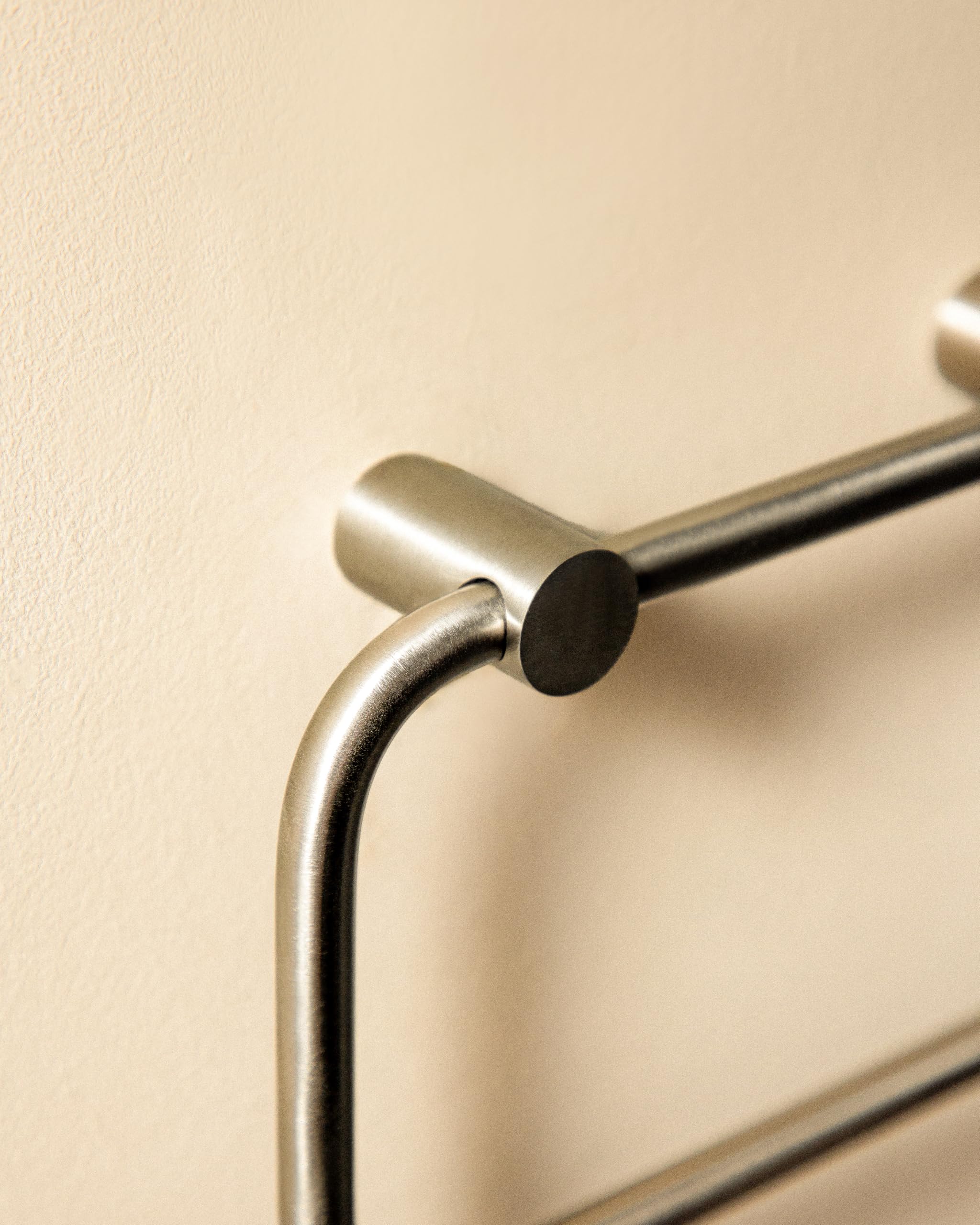 cosmic-logic-toilettenpapierhalter-handtuchhalter-glanz image 3