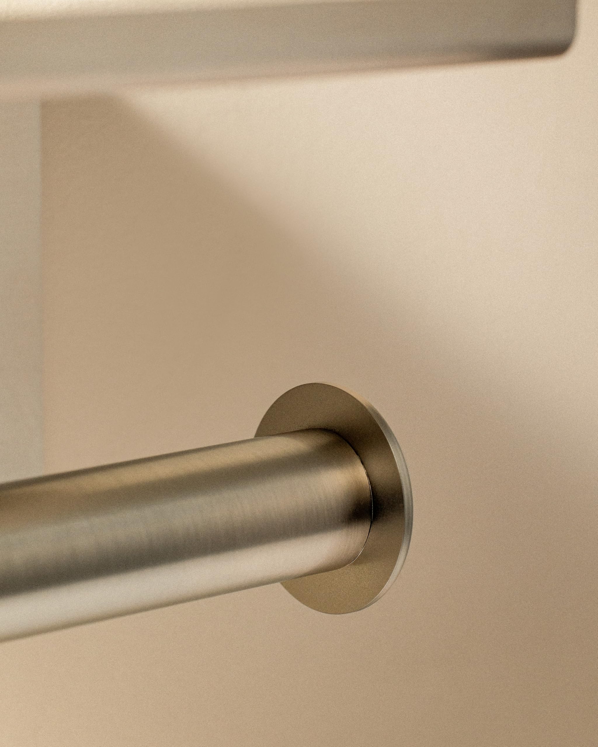 cosmic-architect-s-toilettenpapierhalter-mattschwarz-mit-deckel image 3
