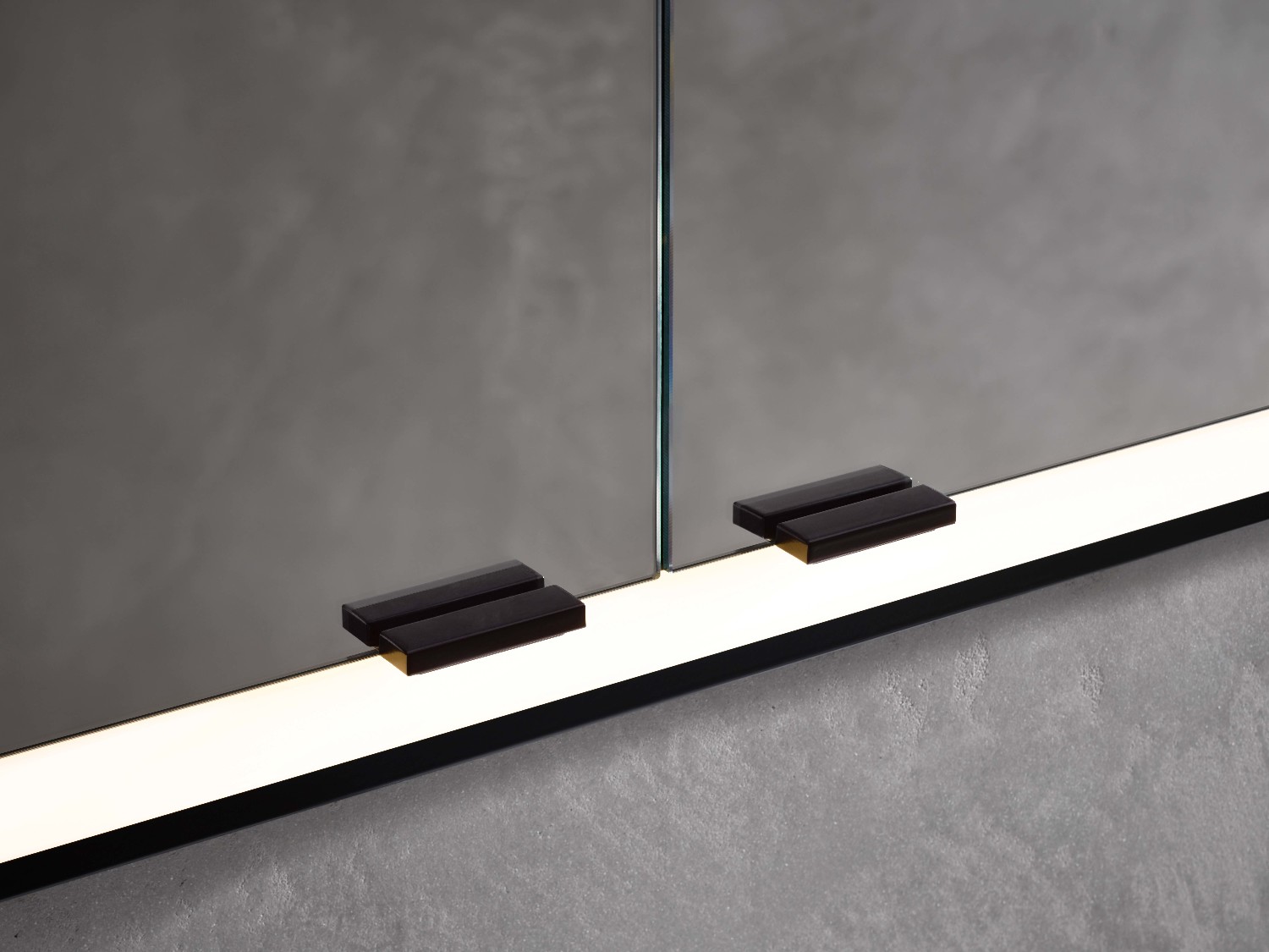 frasco-centric-spiegelschrank-180-cm-4-t-rig-aufputz-mit-led image 3